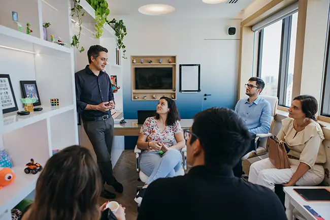 Equipe médica especializada em imagem pediátrica